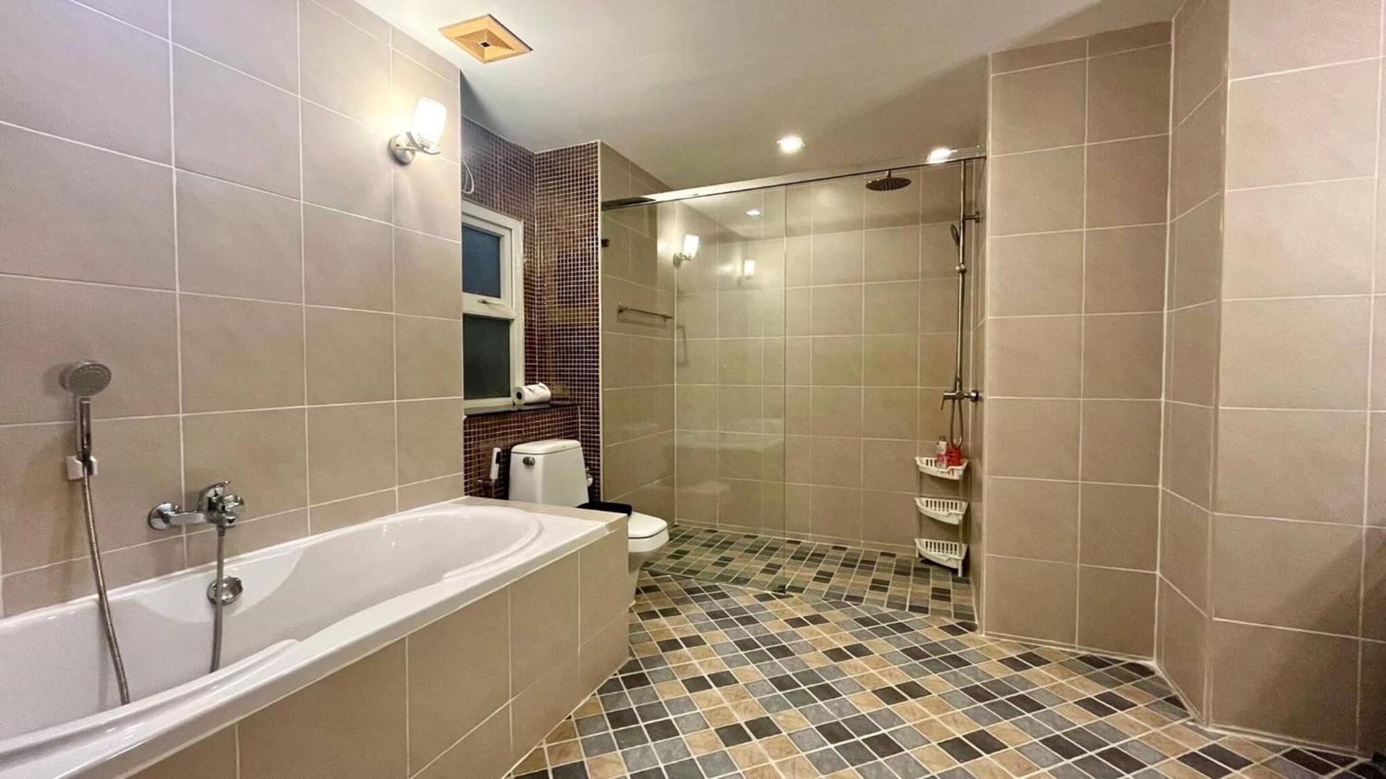 636 - Penthouse 155sqm 1km Away From *