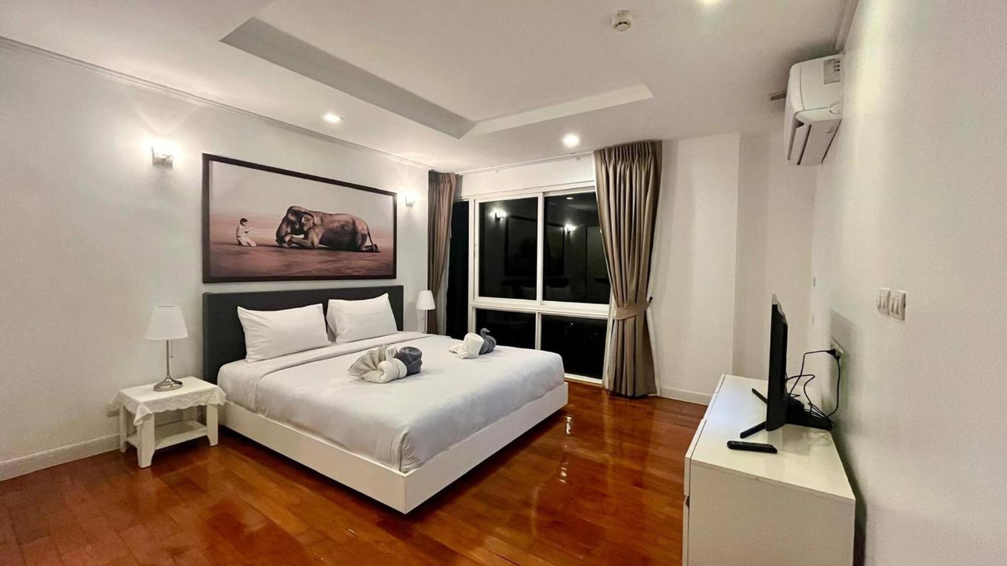 636 - Penthouse 155sqm 1km Away From *
