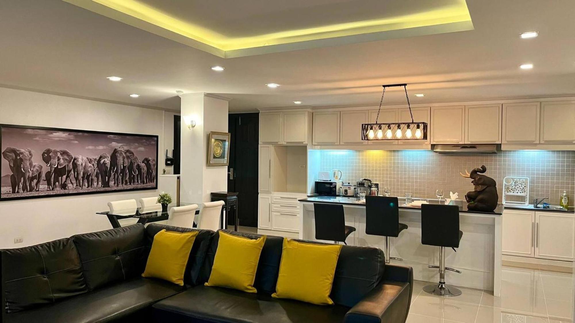 Apartment 636 - Penthouse 155sqm 1km Away From *