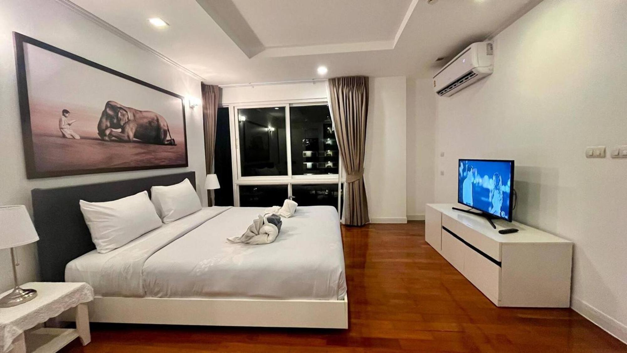 636 - Penthouse 155sqm 1km Away From *