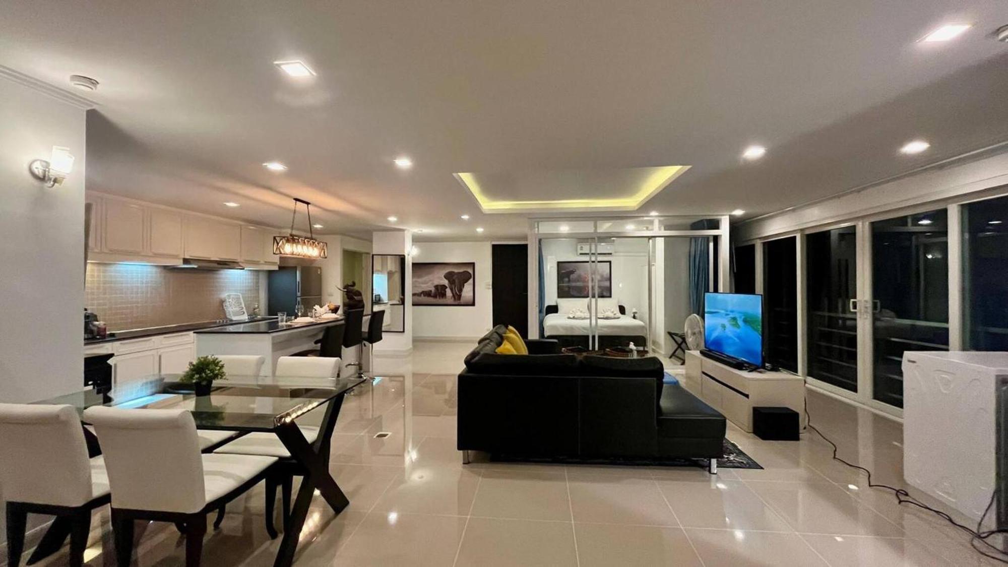 Apartment 636 - Penthouse 155sqm 1km Away From *